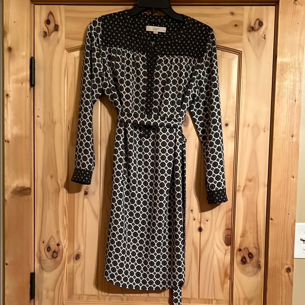 Ann Taylor LOFT Petites Medium Stylish Black and Off-White Patterned Tunic Dress